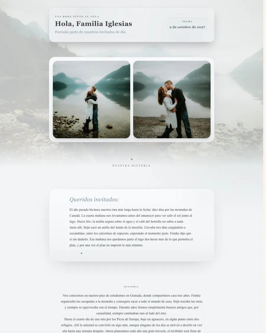 Web de boda de la pareja de demostración Femke y Stijn: tonos azul empolvado junto a un lago de montaña entre la niebla, con una bienvenida personal para cada familia