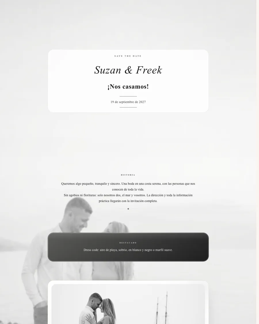 Save the Date de la pareja de demostración Suzan y Freek: una imagen serena en blanco y negro en la costa con sus nombres y la fecha de la boda