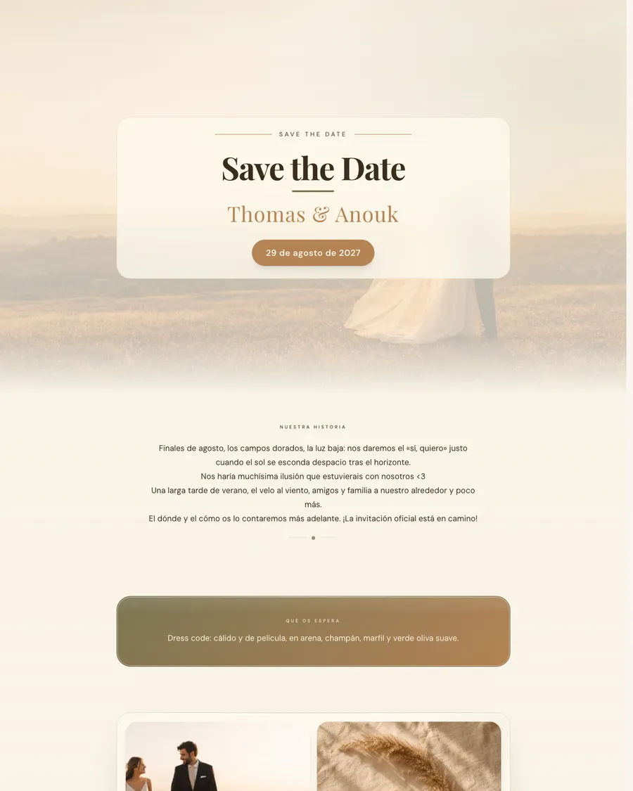 Save the Date de la pareja de demostración Thomas y Anouk: unos novios con la luz dorada del atardecer entre los campos, con la fecha de la boda en un recuadro claro